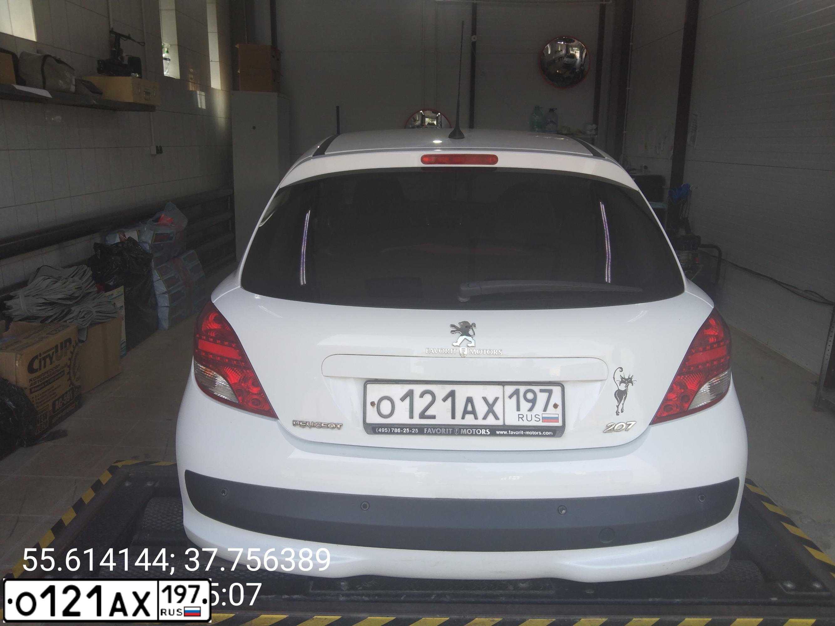 Фото автомобиля PEUGEOT 207, 2010 — госномер О121АХ197. Цвет: Белый