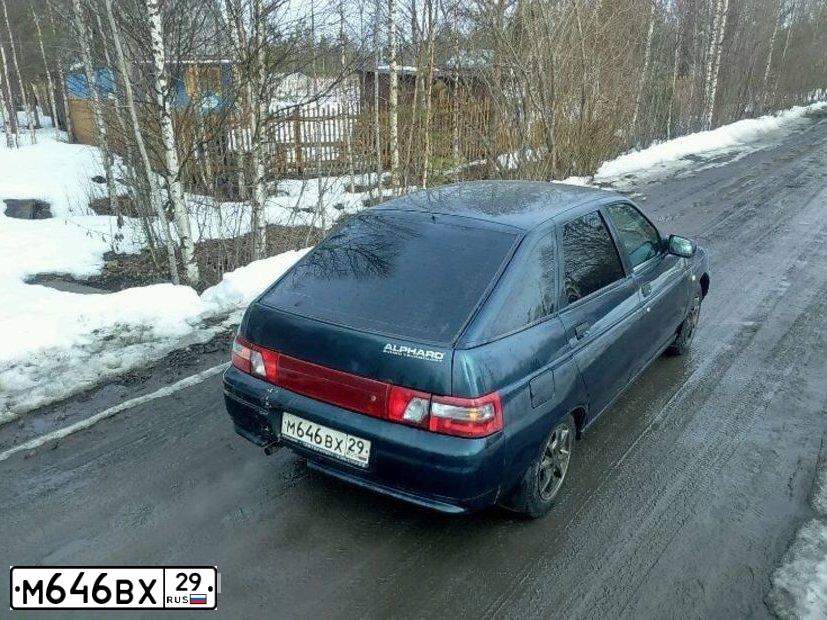 Фото автомобиля LADA 2112 LADA, 2007 — госномер М646ВХ29. Цвет: Темно-зеленый