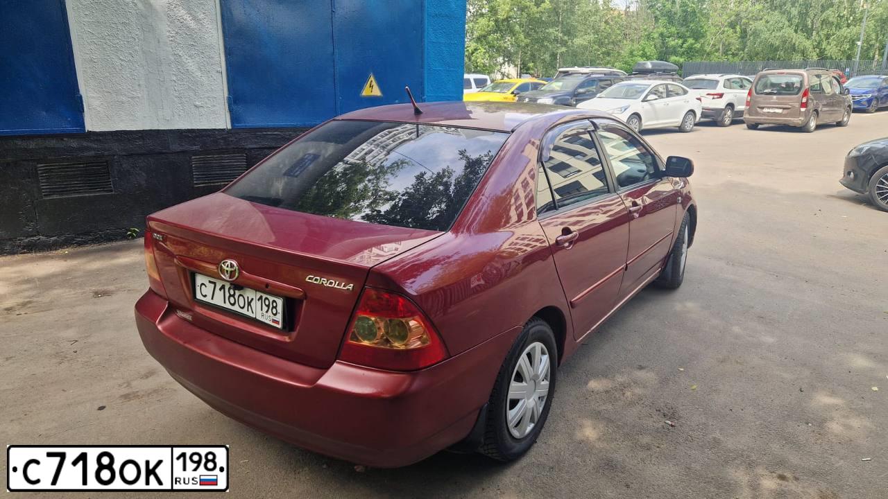 Фото автомобиля TOYOTA COROLLA, 2005 — госномер С718ОК198. Цвет: Красный