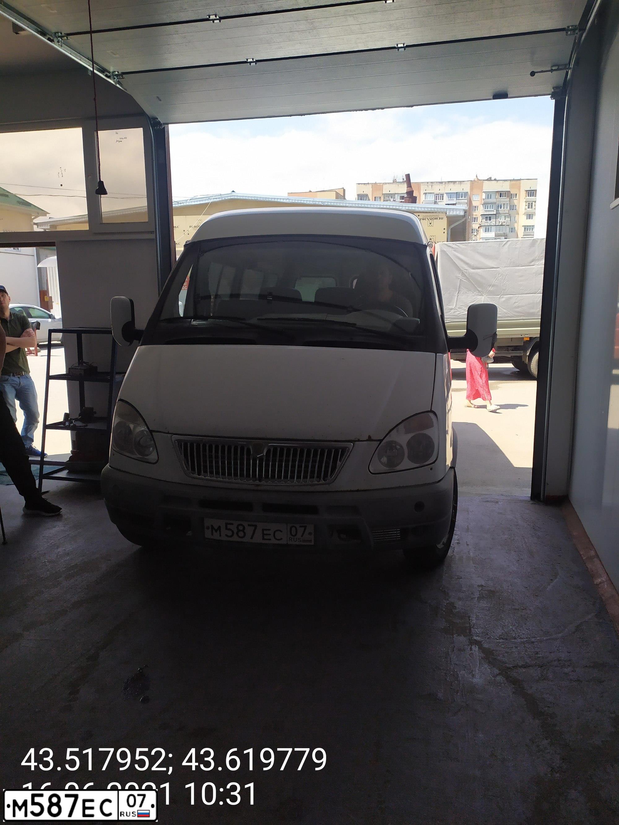 Фото автомобиля GAZ 3221 EL, 2008 — госномер М587ЕС07. Цвет: БЕЛЫЙ