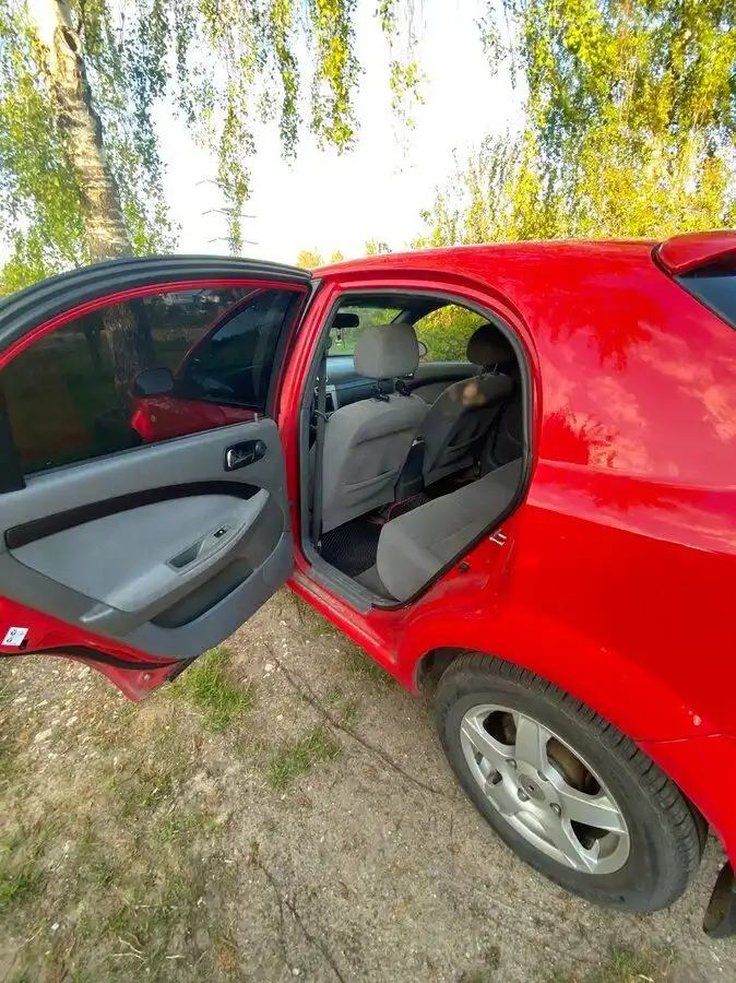 Фото автомобиля CHEVROLET LACETTI, 2008 — госномер У987ТН33. Цвет: Красный
