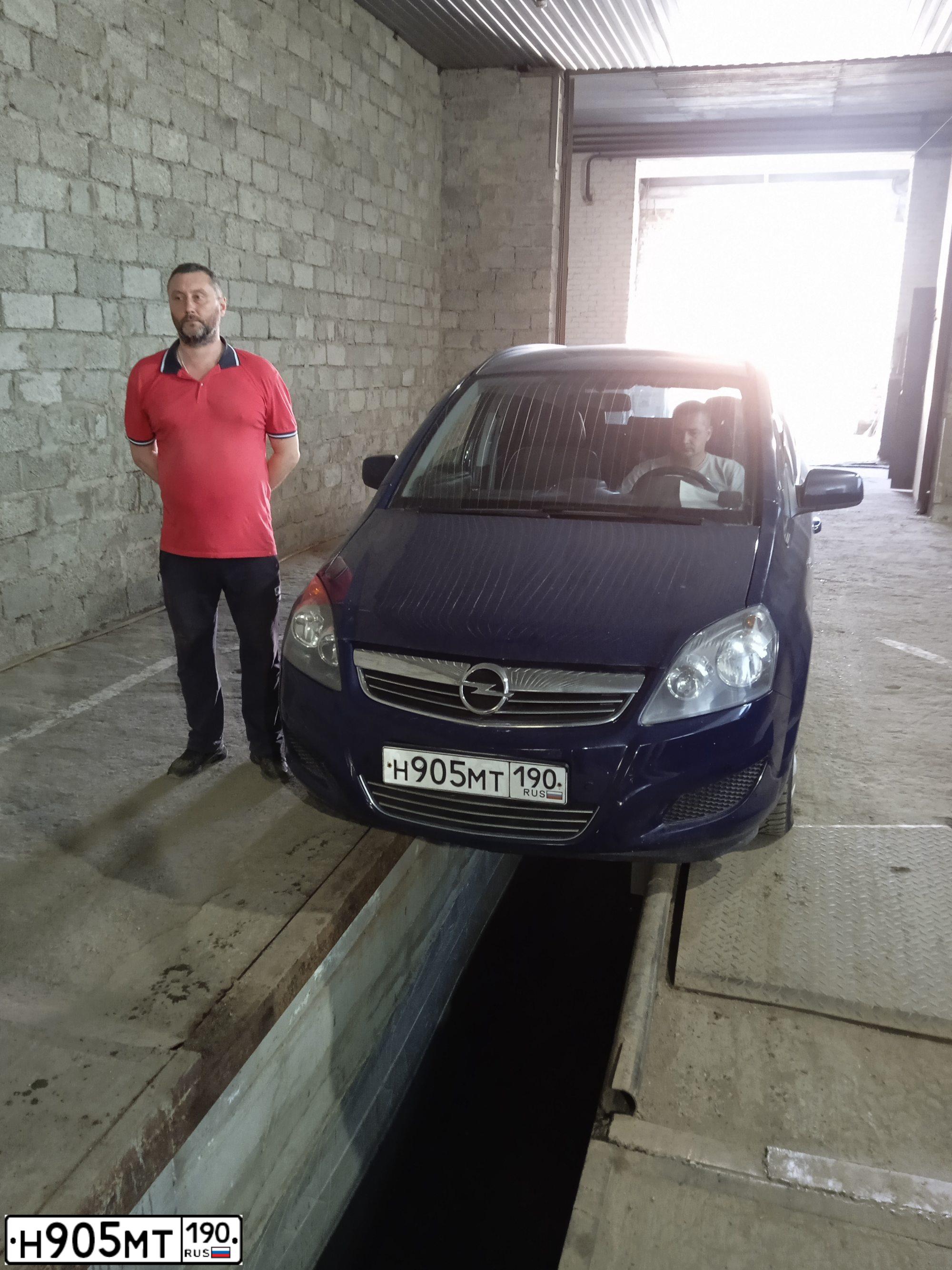 Фото автомобиля OPEL ZAFIRA, 2012 — госномер В731МЕ790. Цвет: синий