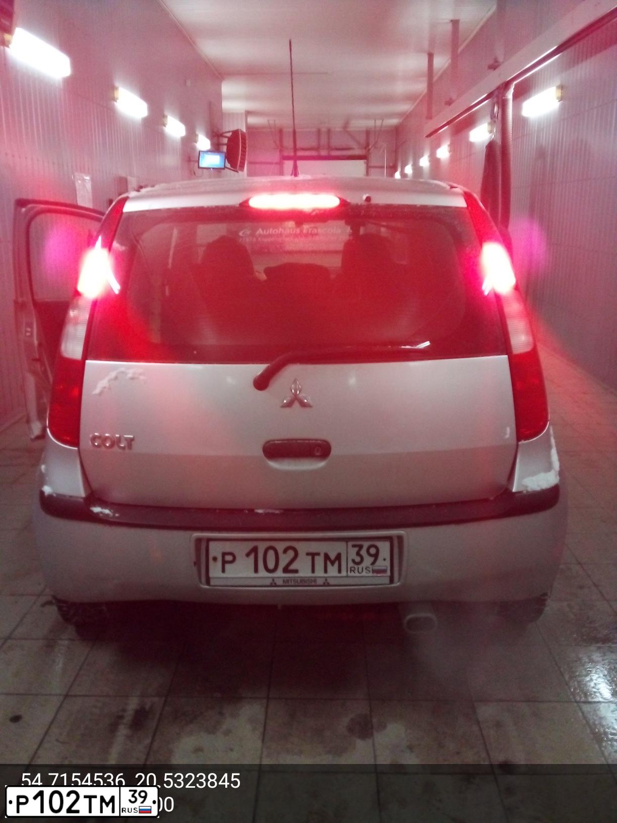 Фото автомобиля MITSUBISHI COLT, 2004 — госномер С576СР39. Цвет: СЕРЕБРИСТЫЙ