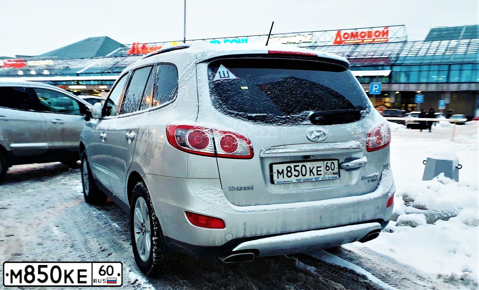 Фото автомобиля HYUNDAI SANTA FE, 2012 — госномер К213КЕ198. Цвет: Серебристый