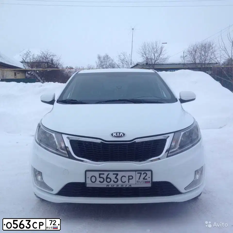 Фото автомобиля KIA RIO, 2013 — госномер О563СР72. Цвет: Белый