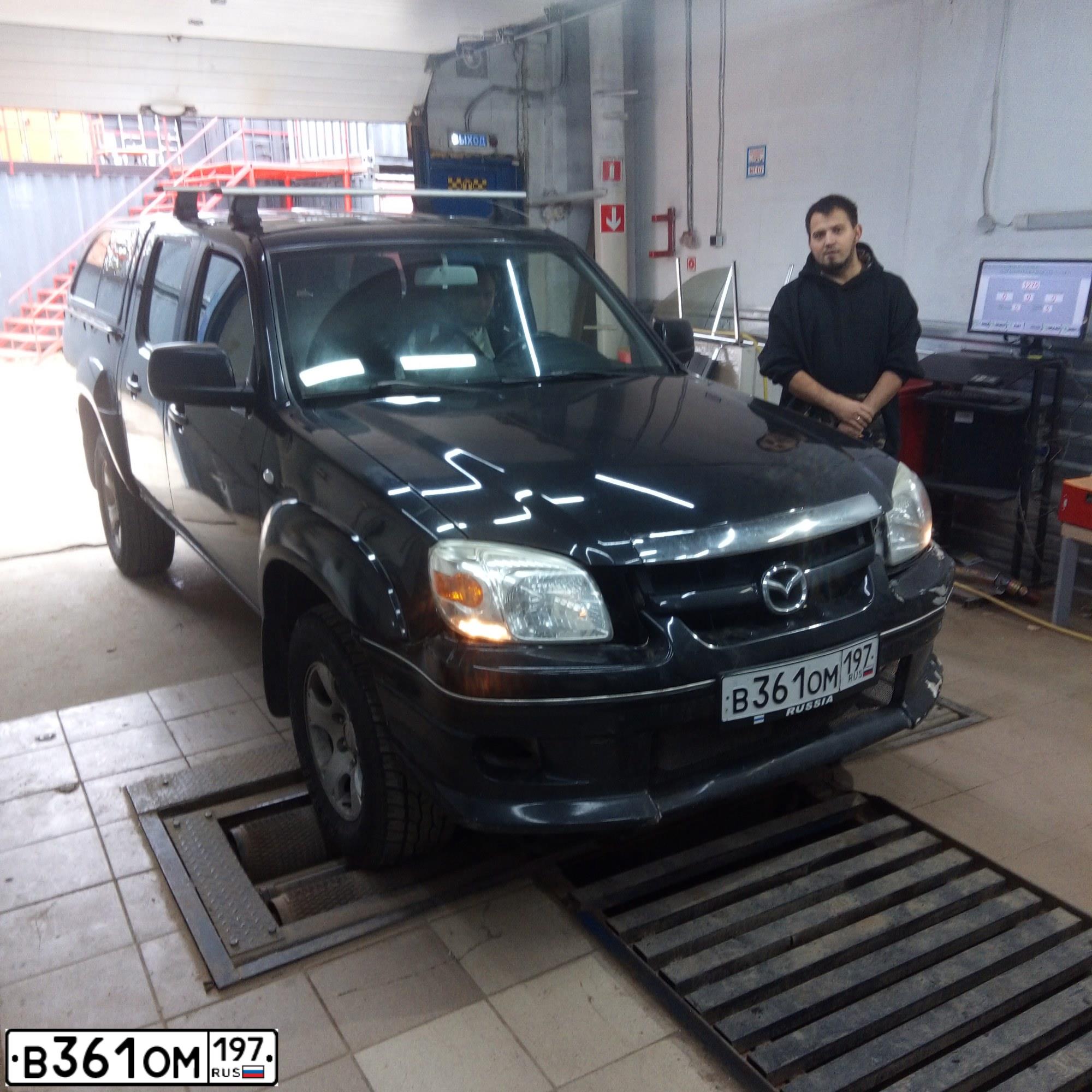 Фото автомобиля MAZDA BT-50, 2011 — госномер Р133КЕ46. Цвет: ЧЕРНЫЙ