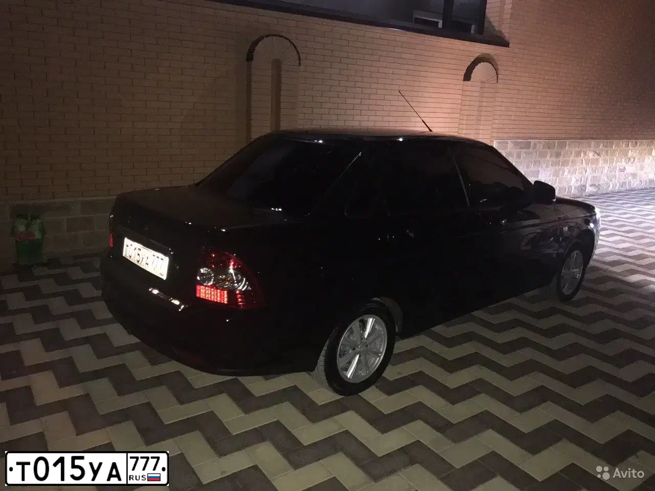 Фото автомобиля LADA 2191 GRANTA, 2016 — госномер Т015УА777. Цвет: ЧЕРНЫЙ