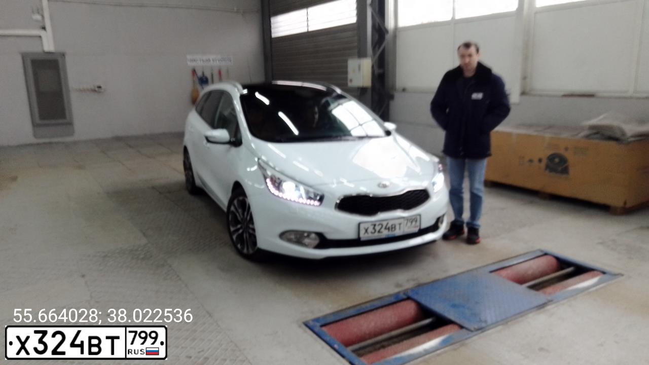 Фото автомобиля KIA CEE'D, 2013 — госномер Х324ВТ799. Цвет: Белый