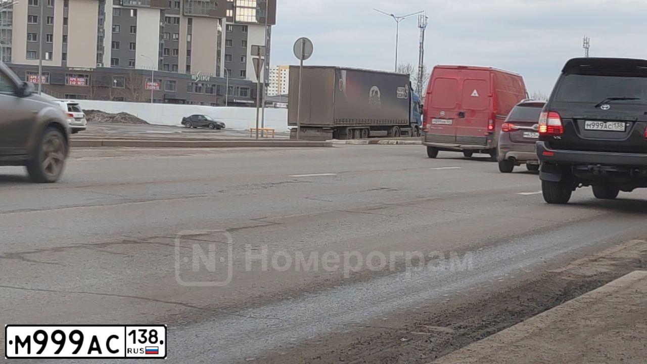 Фото автомобиля FORD FOCUS, 2014 — госномер М999АС138. Цвет: Серебристый