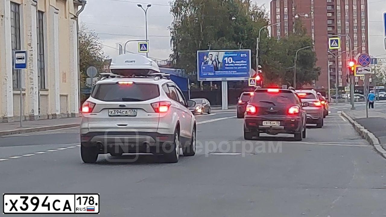 Фото автомобиля FORD KUGA, 2017 — госномер Х394СА178. Цвет: БЕЛЫЙ