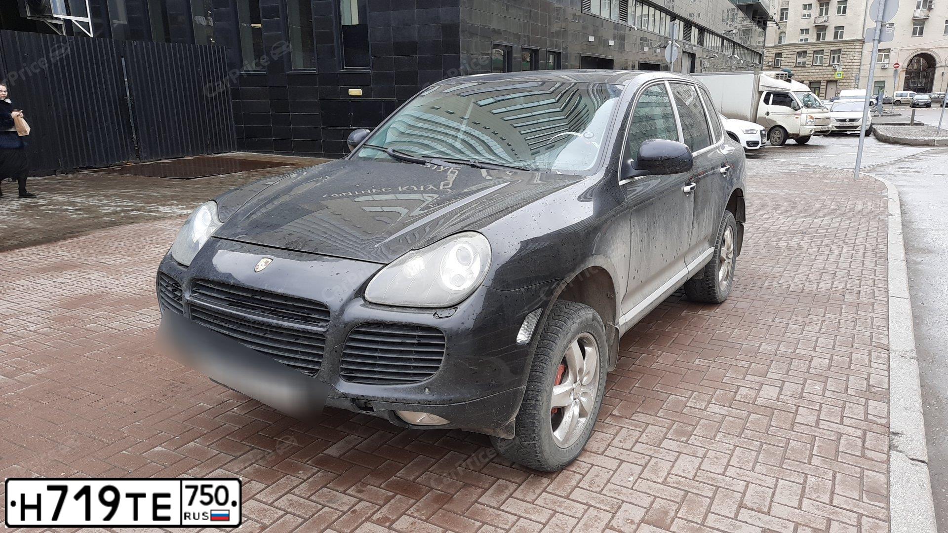 Фото автомобиля PORSCHE CAYENNE, 2004 — госномер Т880РК799. Цвет: ЧЕРНЫЙ