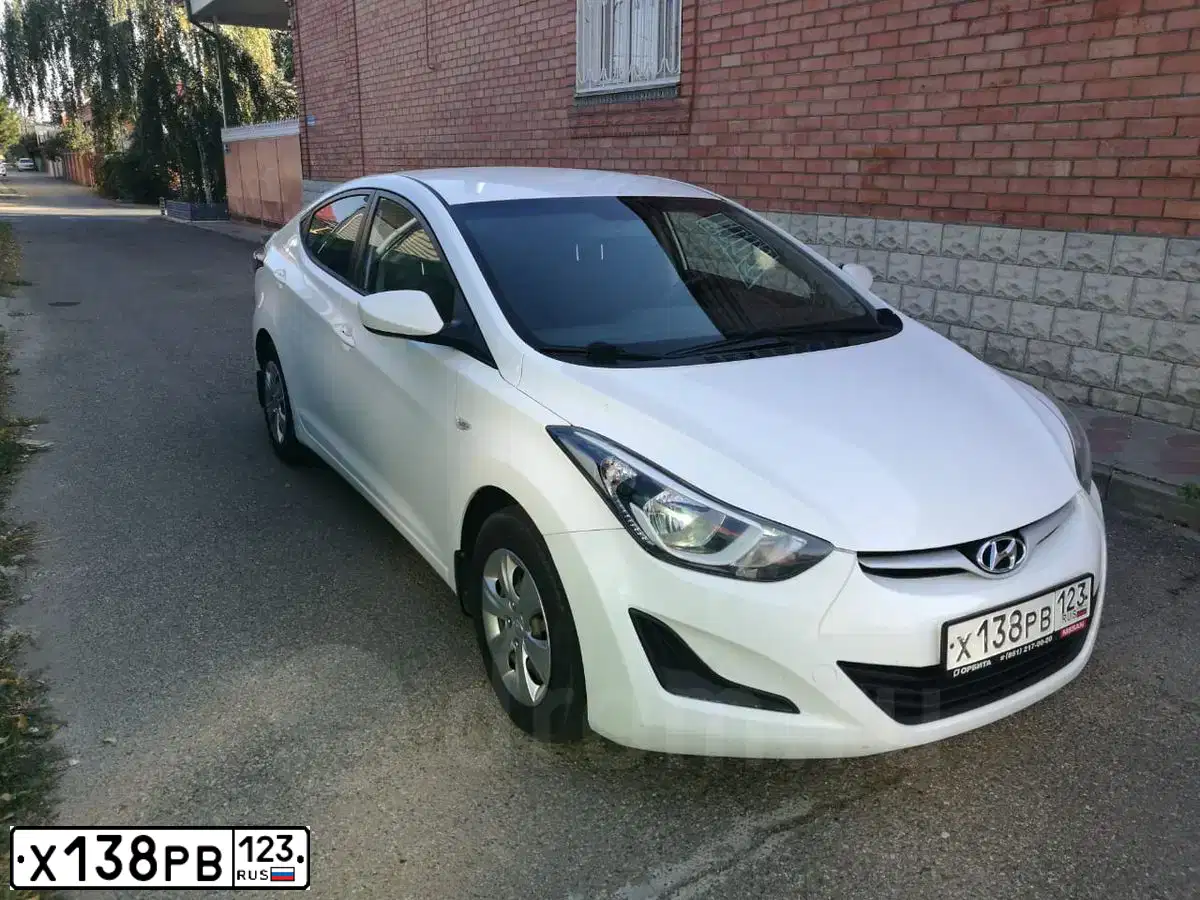 Фото автомобиля HYUNDAI ELANTRA, 2015 — госномер Х138РВ123. Цвет: Белый