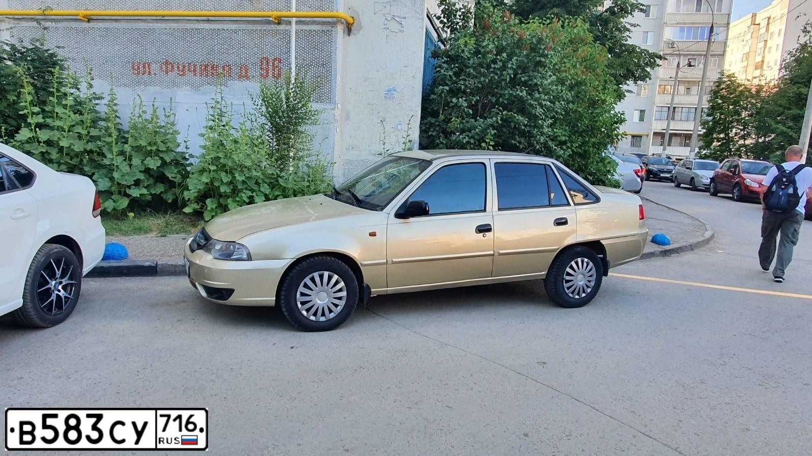 Фото автомобиля RENAULT T SANDERO, 2013 — госномер В533СУ716. Цвет: ЧЕРНЫЙ