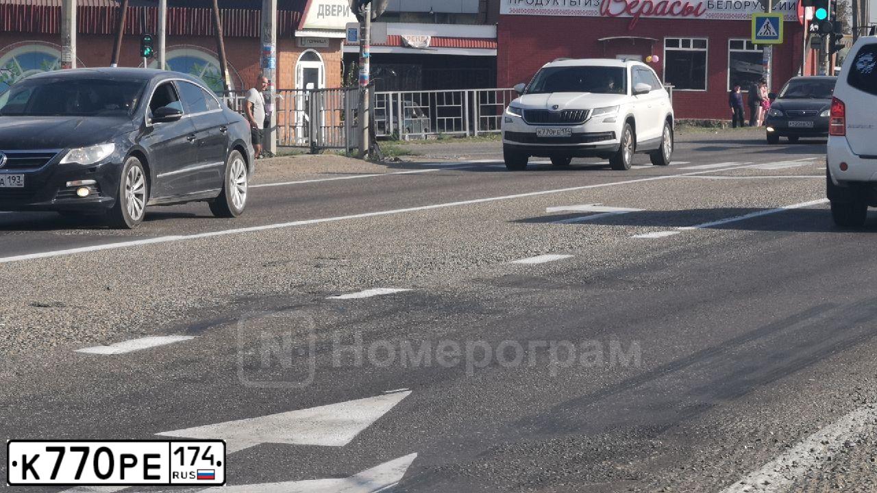 Фото автомобиля MITSUBISHI ASX, 2012 — госномер Р047КМ774. Цвет: синий
