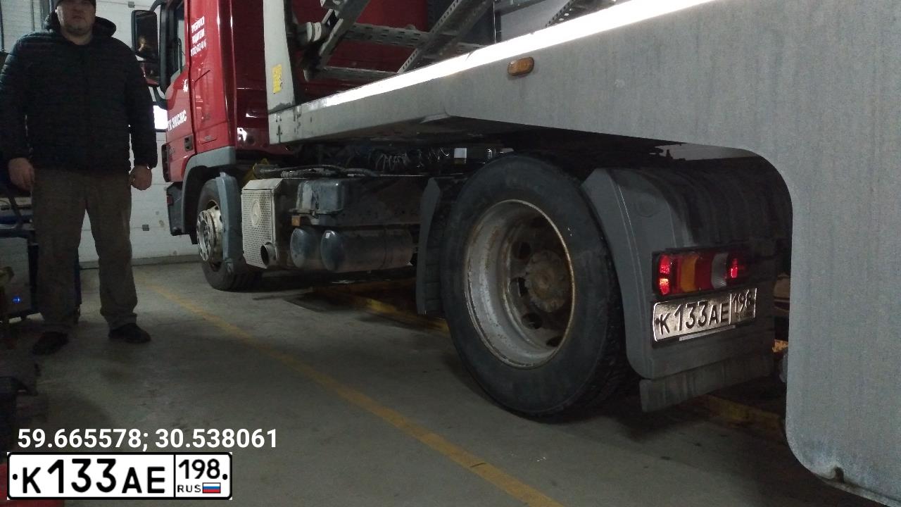 Фото автомобиля MERCEDES ACTROS, 2017 — госномер Н542ТН82. Цвет: Красный