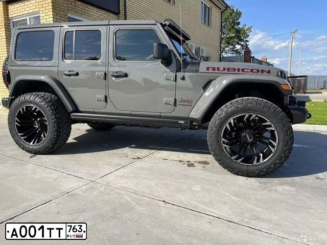 Фото автомобиля JEEP WRANGLER, 2019 — госномер А001ТТ763. Цвет: СЕРЫЙ