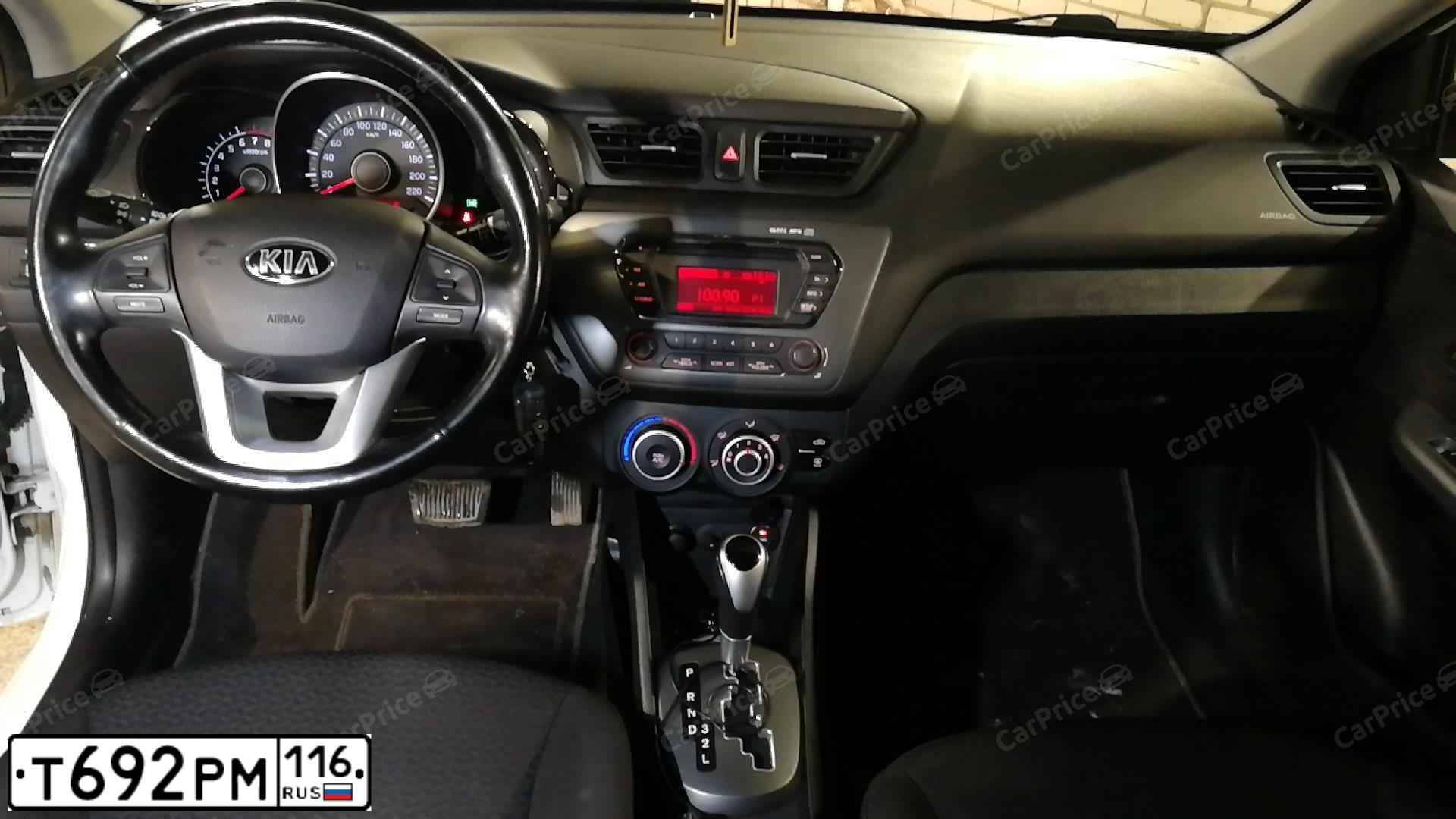 Фото автомобиля KIA RIO, 2013 — госномер А603НУ18. Цвет: Белый