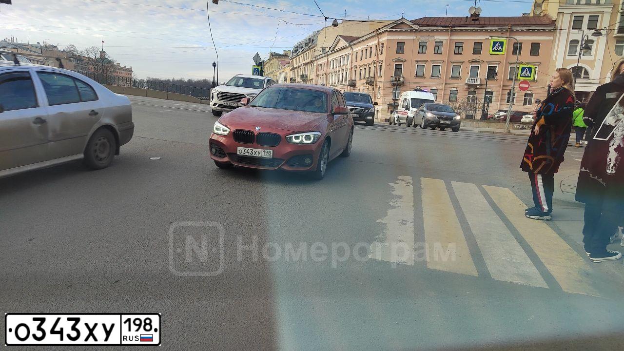 Фото автомобиля BMW X1, 2019 — госномер О750РР797. Цвет: Оранжевый