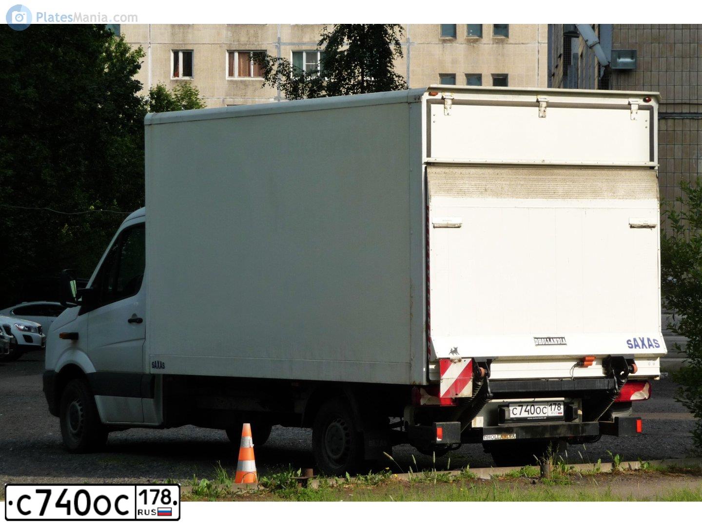 Фото автомобиля VOLKSWAGEN CRAFTER, 2011 — госномер С740ОС178. Цвет: Белый