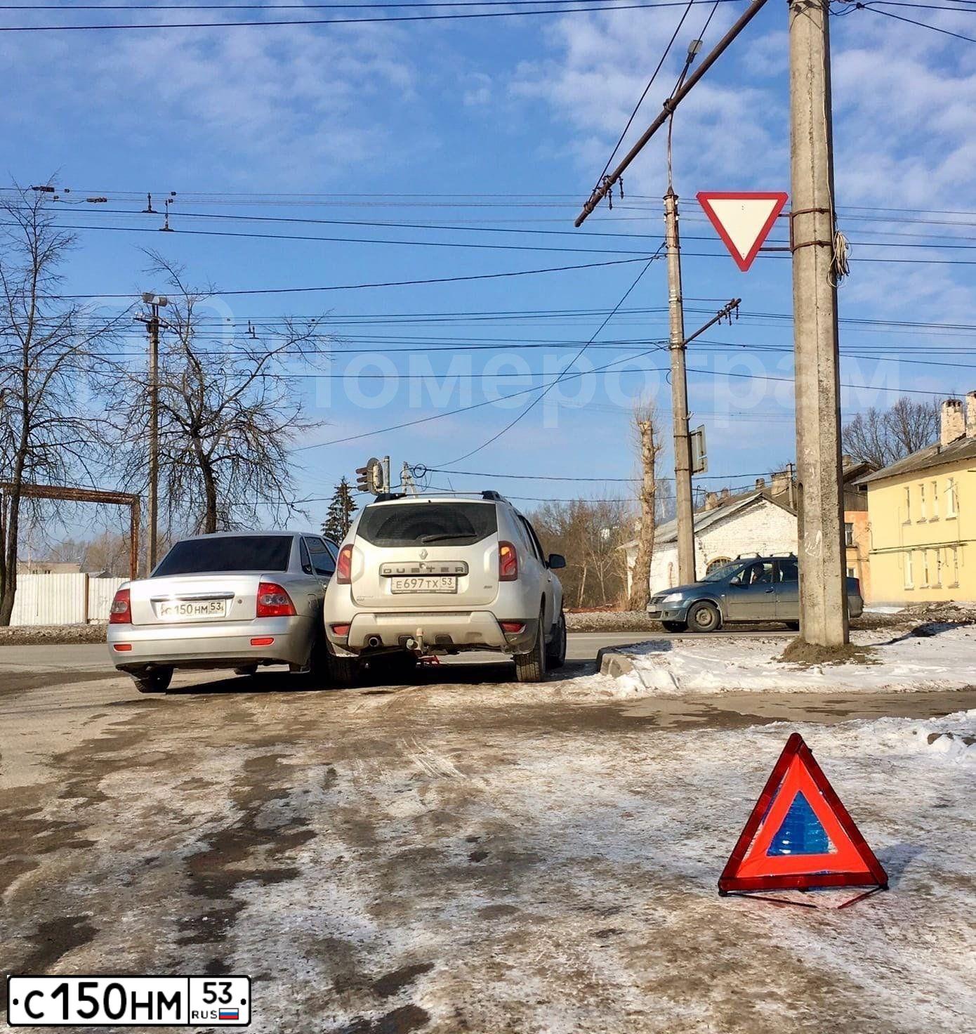 Фото автомобиля LADA 2170 PRIORA, 2011 — госномер С150НМ53. Цвет: СВЕТЛО-СЕРЕБРИСТЫЙ МЕТАЛЛ