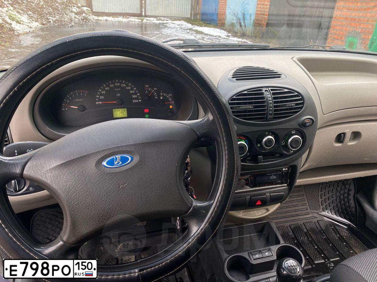 Фото автомобиля LADA 1118 KALINA, 2008 — госномер Е798РО150. Цвет: СЕРЫЙ