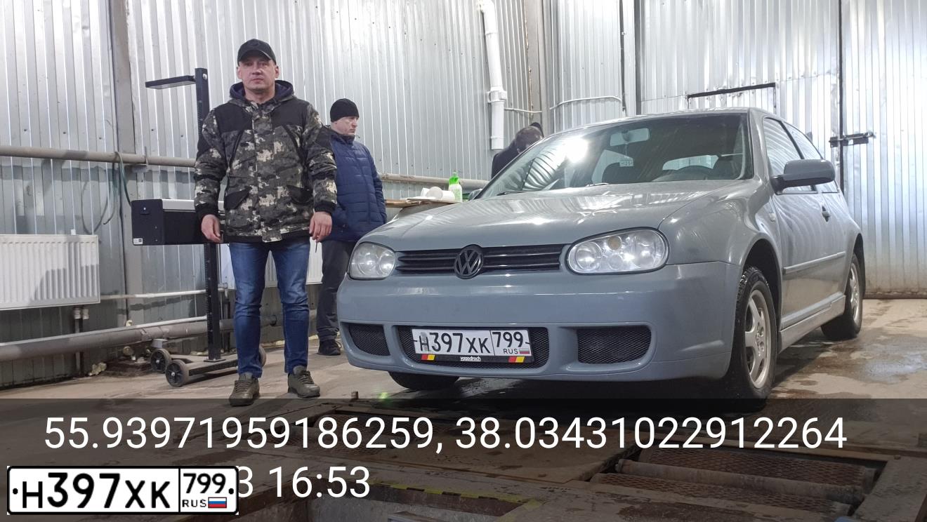Фото автомобиля VOLKSWAGEN GOLF, 2000 — госномер Н397ХК799. Цвет: Серебристый