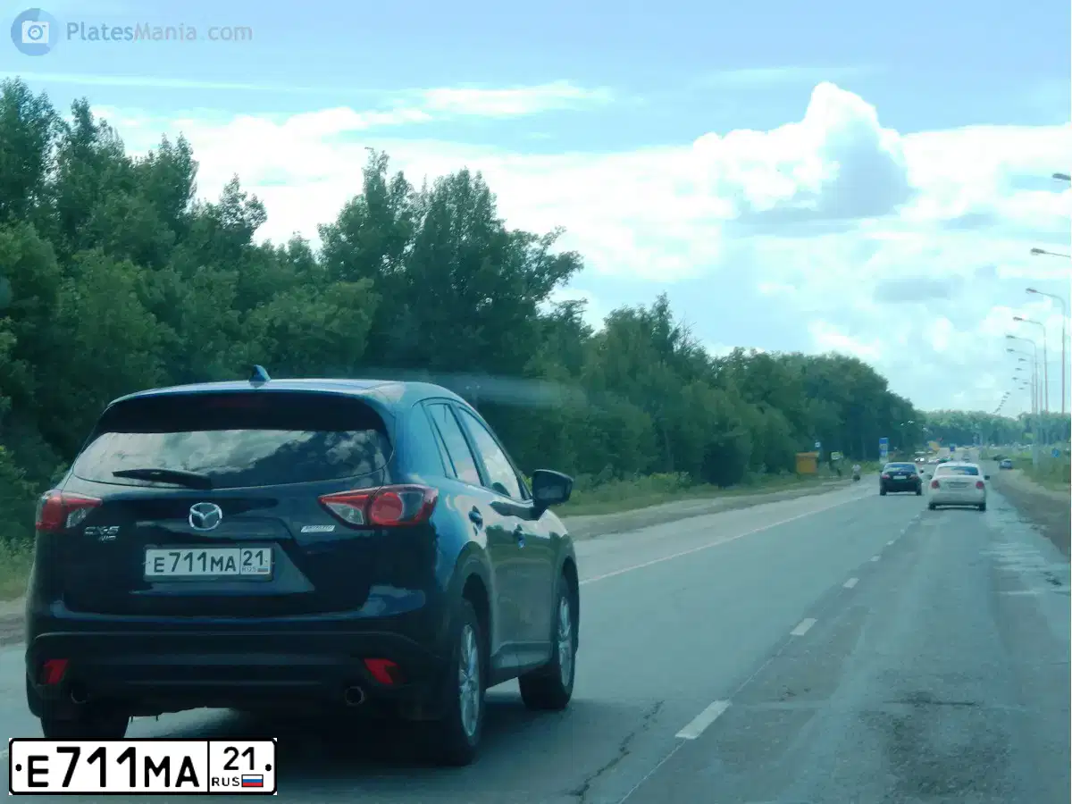 Фото автомобиля MAZDA CX-5, 2014 — госномер Е711МА21. Цвет: синий