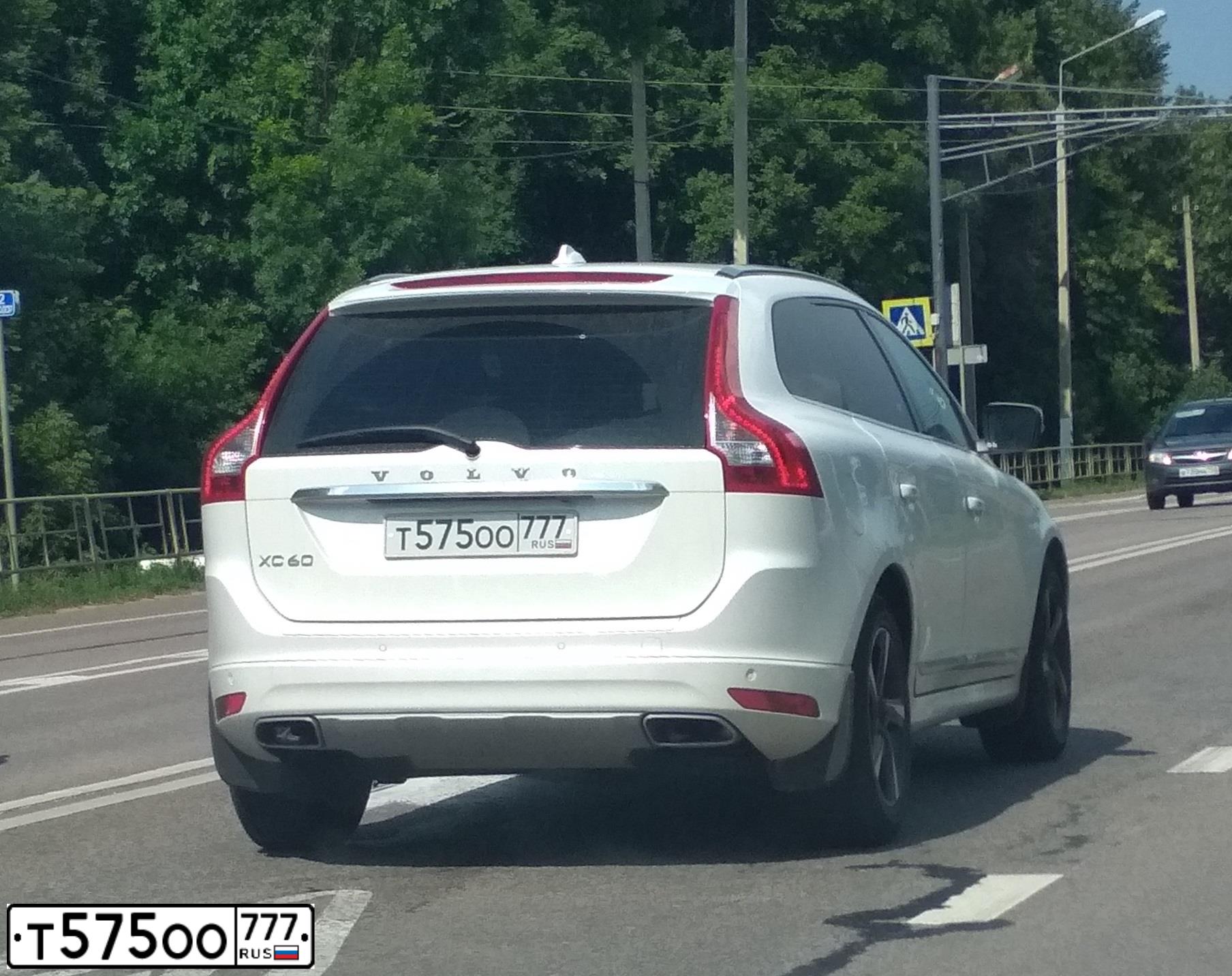 Фото автомобиля VOLVO XC60, 2017 — госномер Т575ОО777. Цвет: ЖЕМЧУЖНО-БЕЛЫЙ