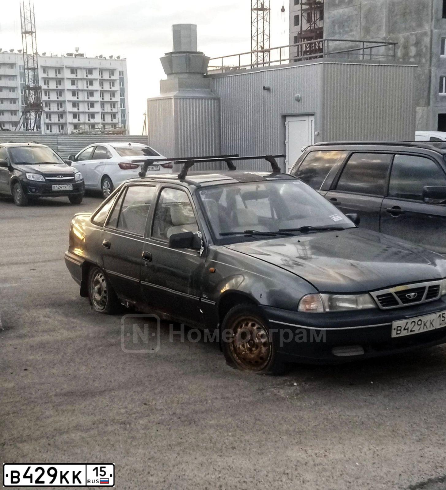 Фото автомобиля МЕРСЕДЕС-БЕНЦ 220, 1993 — госномер М583УР30. Цвет: ЧЕРНЫЙ
