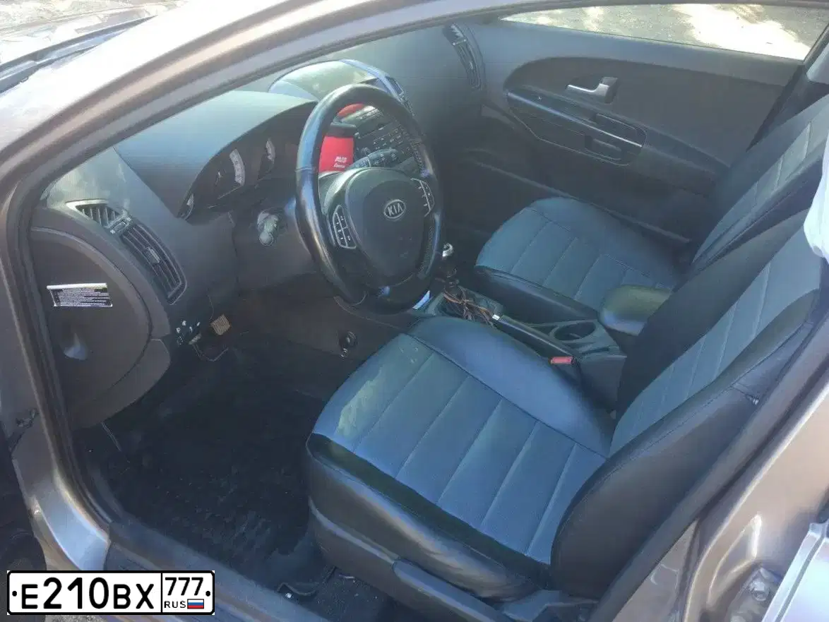Фото автомобиля KIA CEE'D, 2008 — госномер Е760УН82. Цвет: БЕЖЕВЫЙ