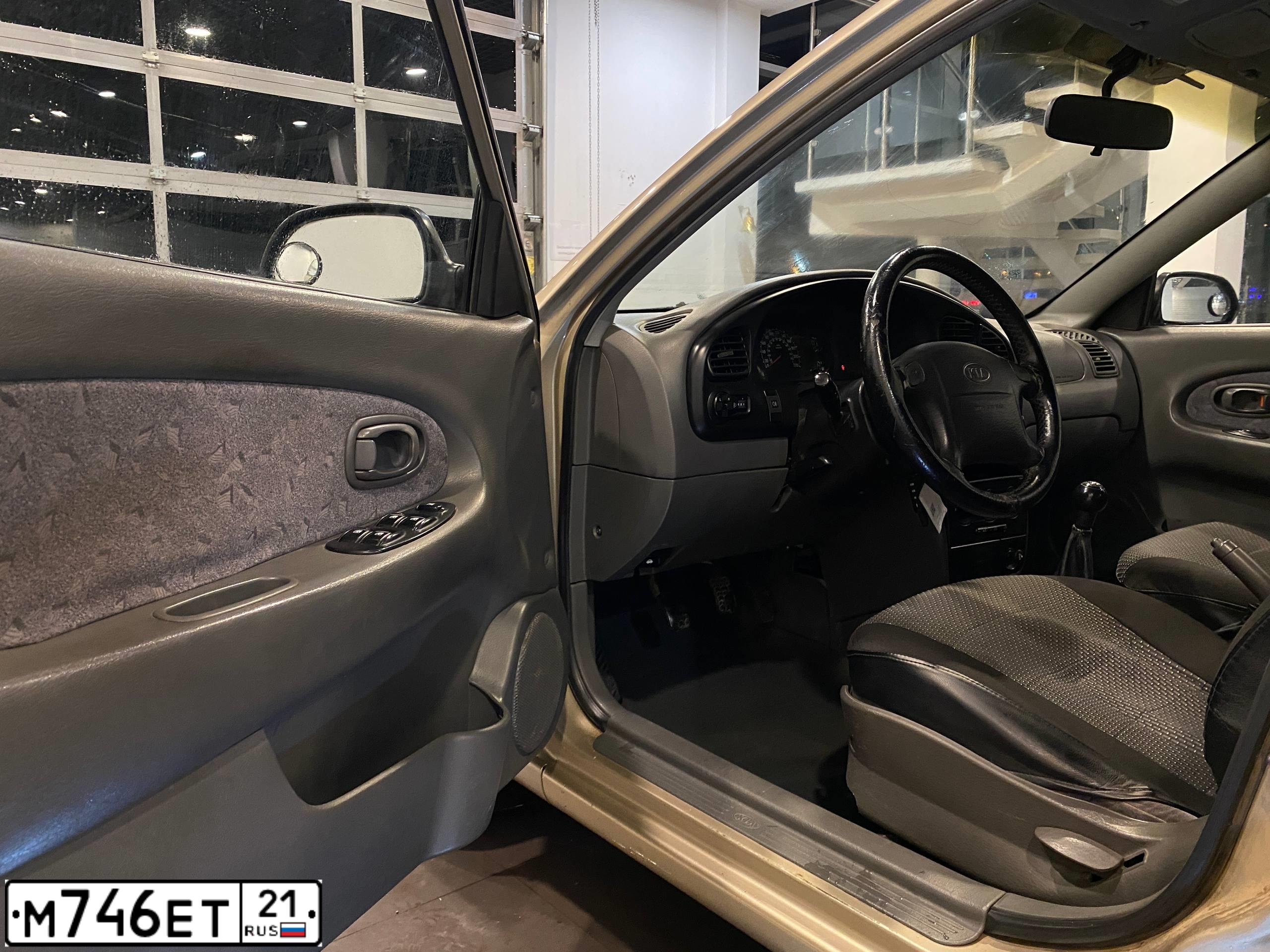 Фото автомобиля KIA SPECTRA, 2007 — госномер М746ЕТ21. Цвет: СВЕТЛО-БЕЖЕВЫЙ