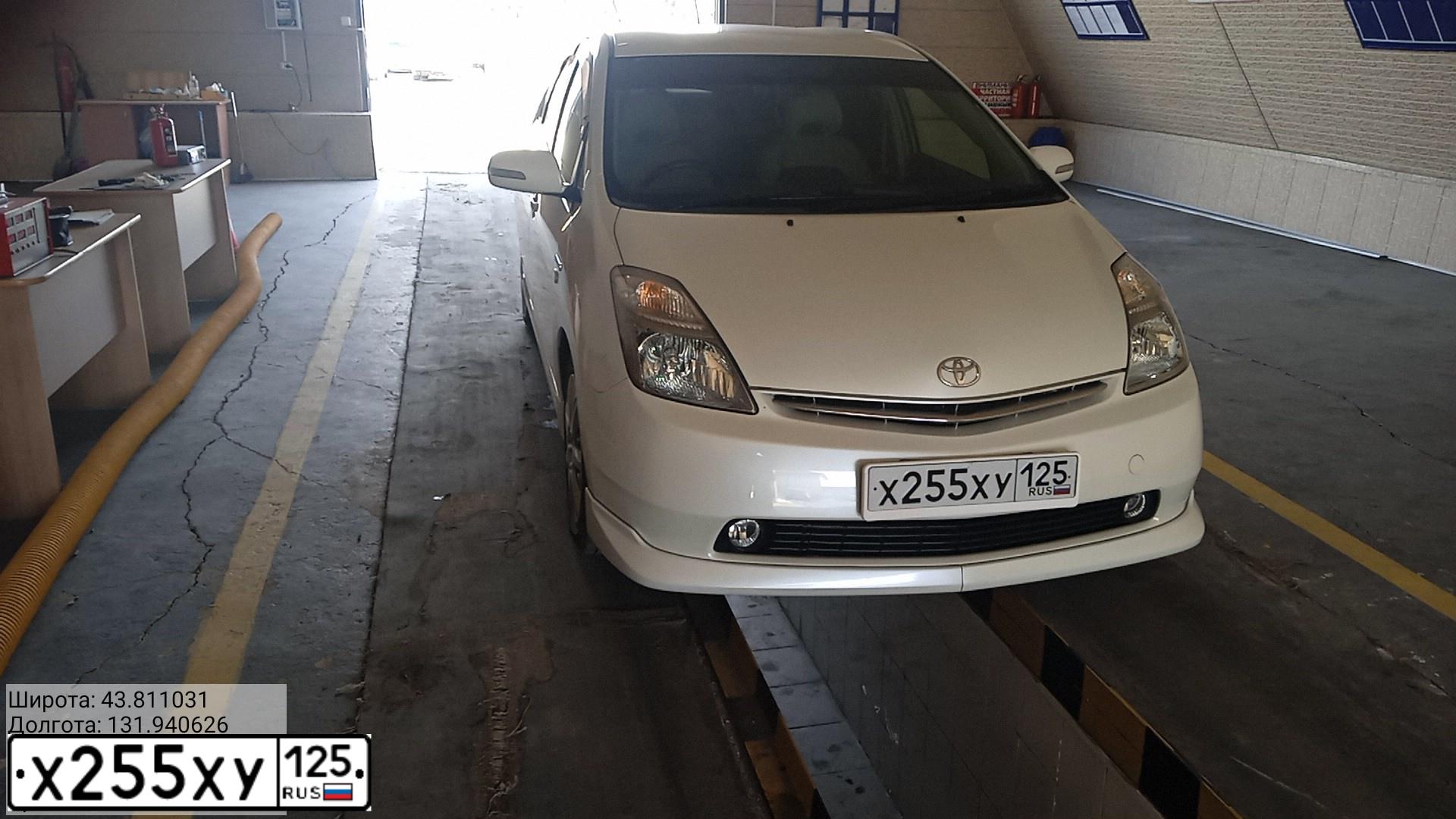 Фото автомобиля TOYOTA PRIUS, 2008 — госномер В654УМ125