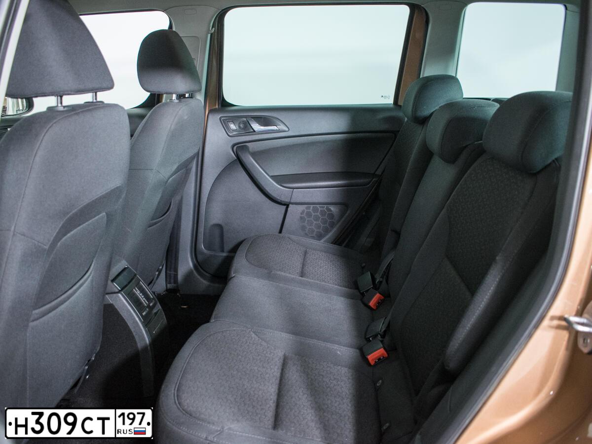 Фото автомобиля SKODA YETI, 2012 — госномер Т446ВН977. Цвет: Оранжевый