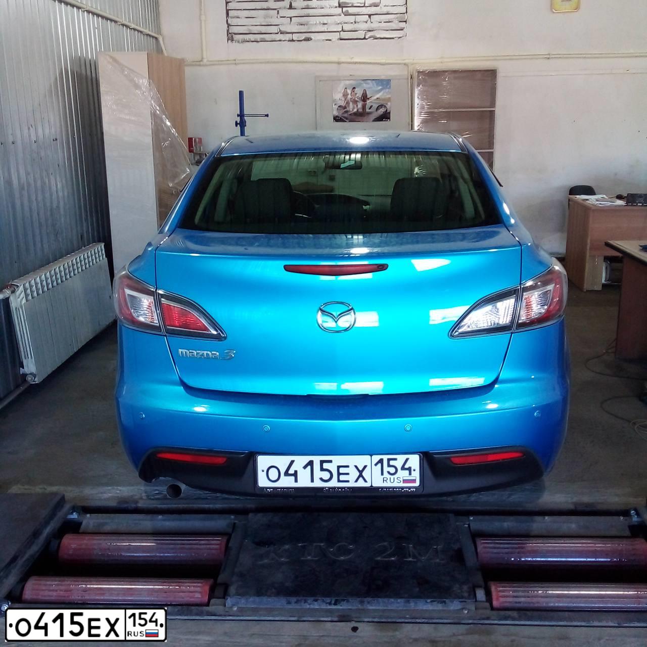 Фото автомобиля MAZDA 3, 2011 — госномер Р381ЕО154. Цвет: голубой
