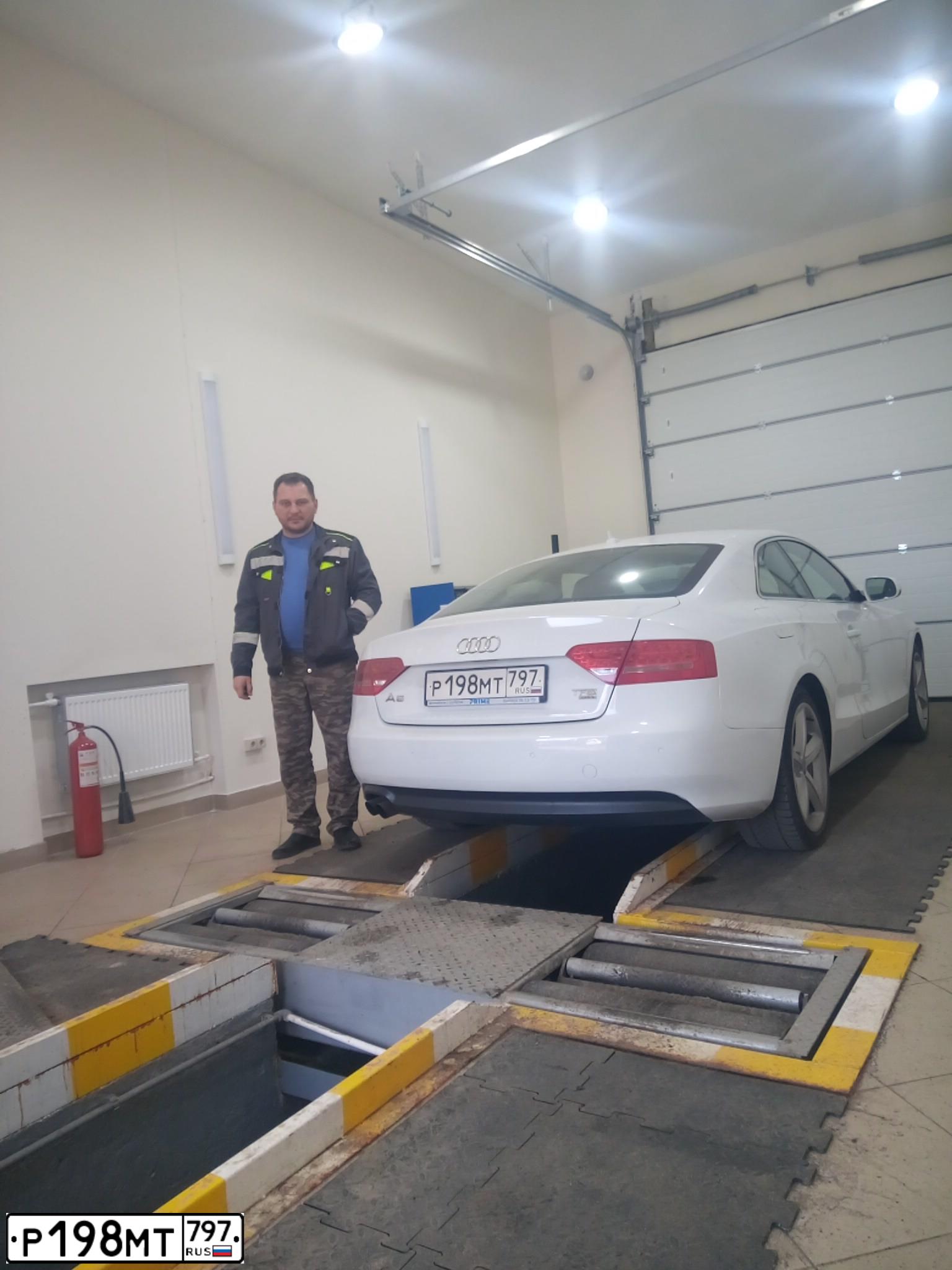 Фото автомобиля AUDI A5, 2011 — госномер А665ТА790. Цвет: Белый