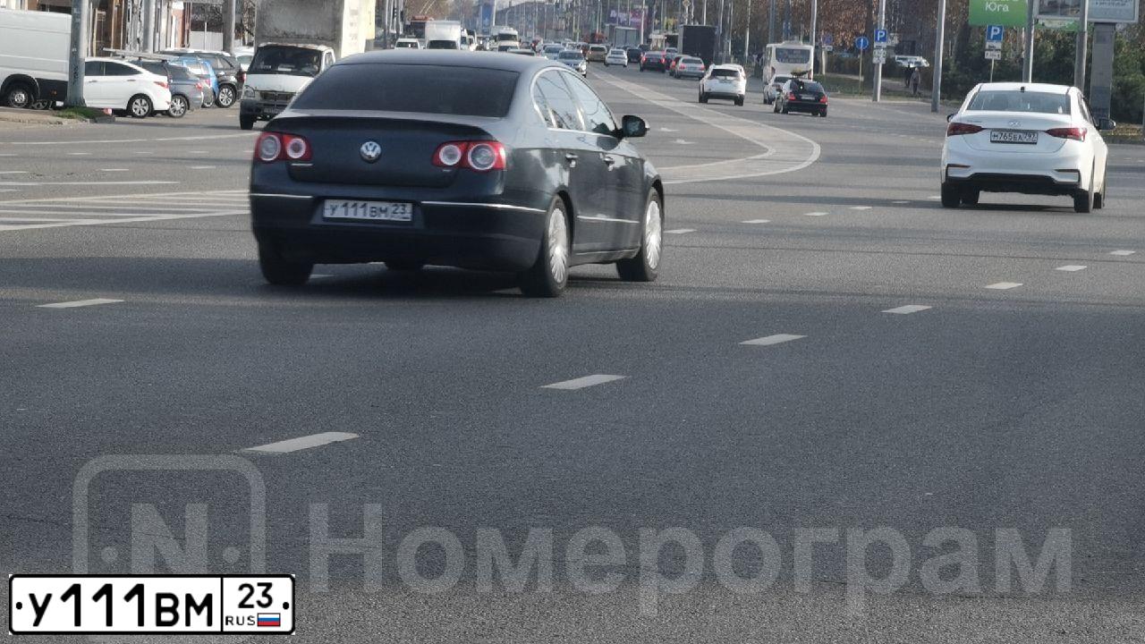 Фото автомобиля VOLKSWAGEN PASSAT, 2010 — госномер У111ВМ23. Цвет: СЕРЫЙ