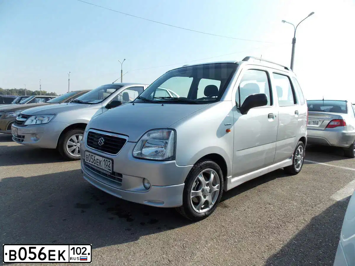 Фото автомобиля SUZUKI WAGON R+, 2002 — госномер В056ЕК102. Цвет: БЕЛЫЙ(СЕРЕБРИСТЫЙ