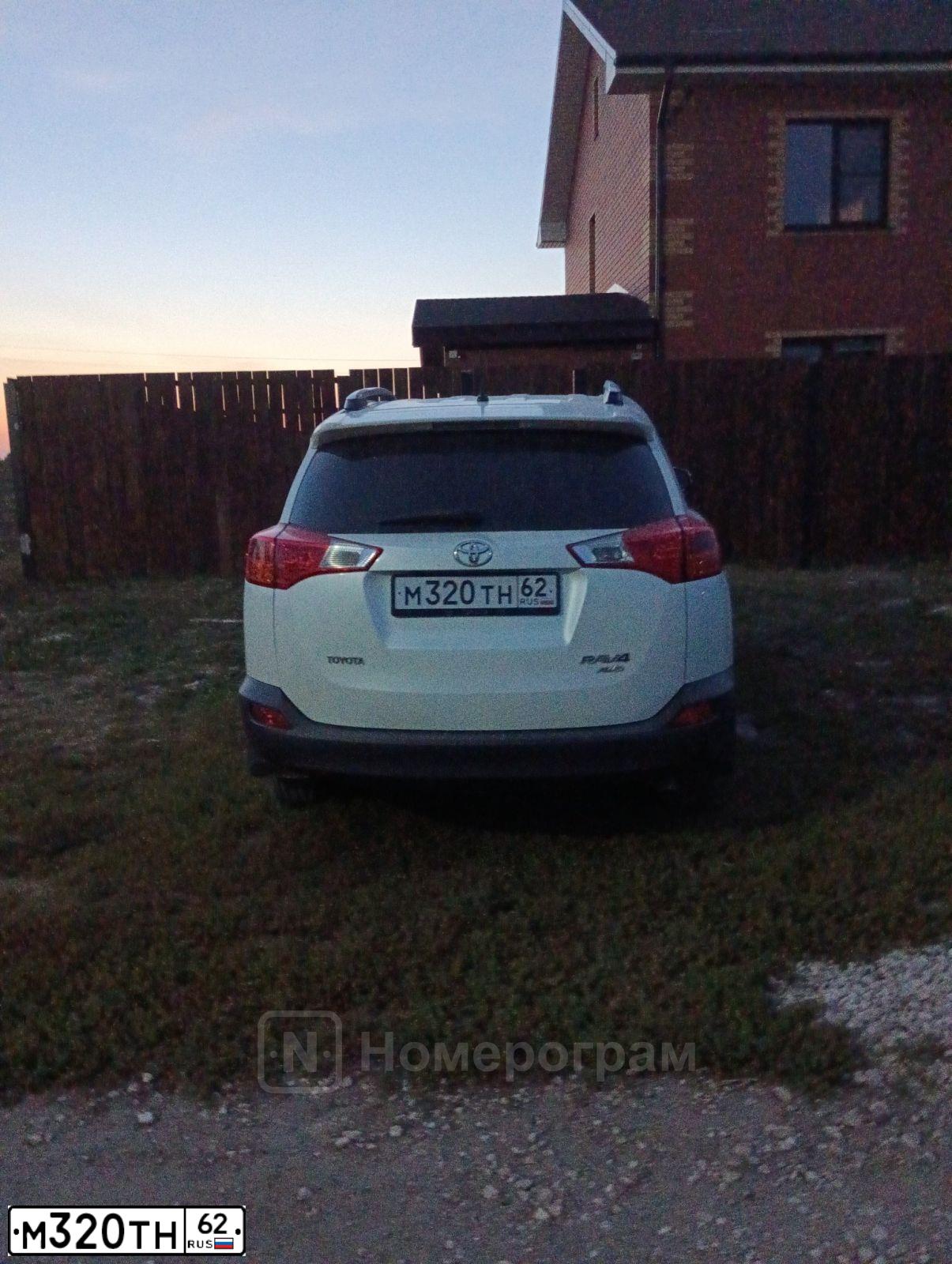 Фото автомобиля TOYOTA RAV4, 2014 — госномер В777АХ62. Цвет: Белый