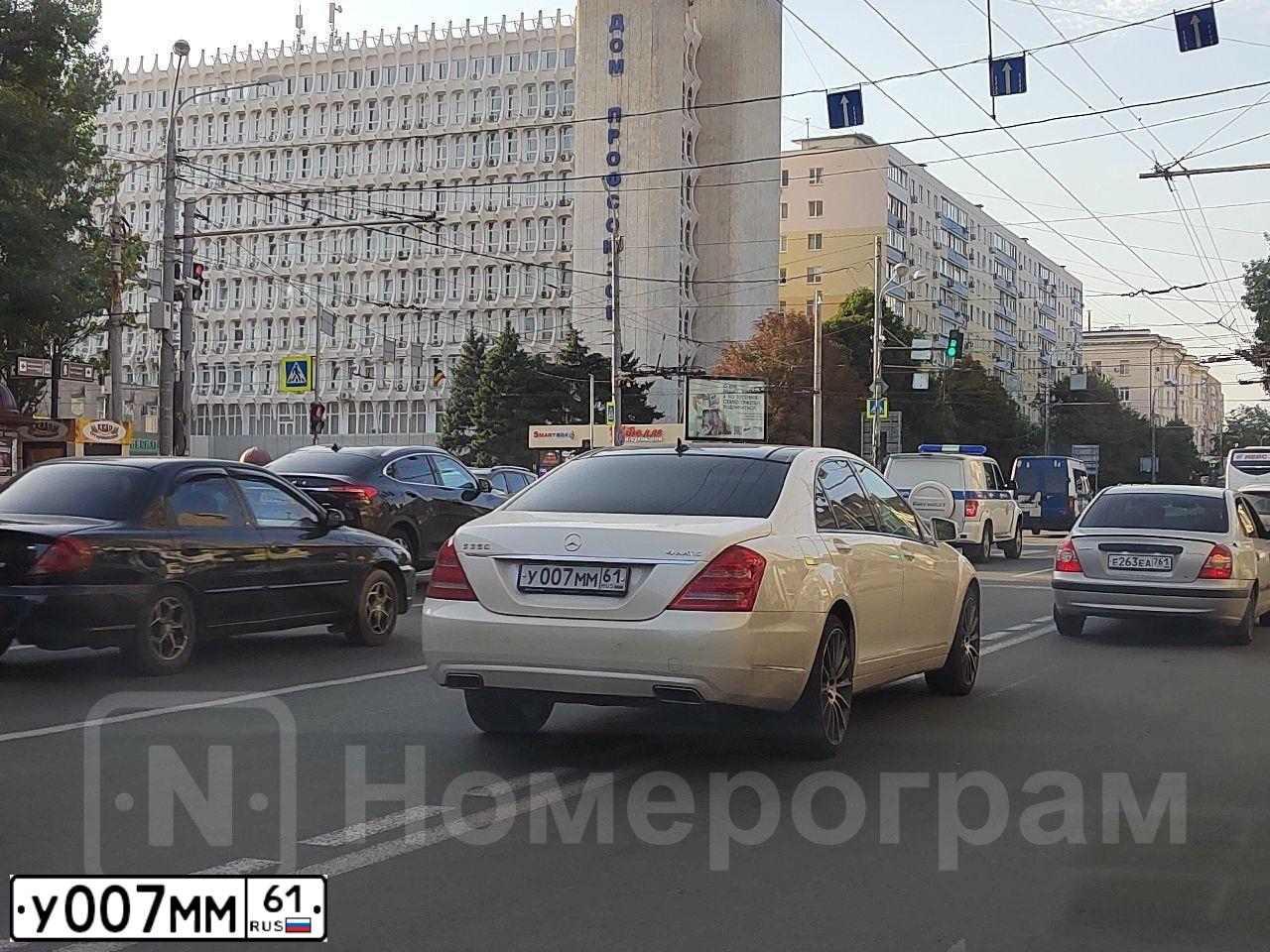 Фото автомобиля HONDA CIVIC, 2008 — госномер О333ХА61. Цвет: СВЕТЛО-БЕЖЕВЫЙ