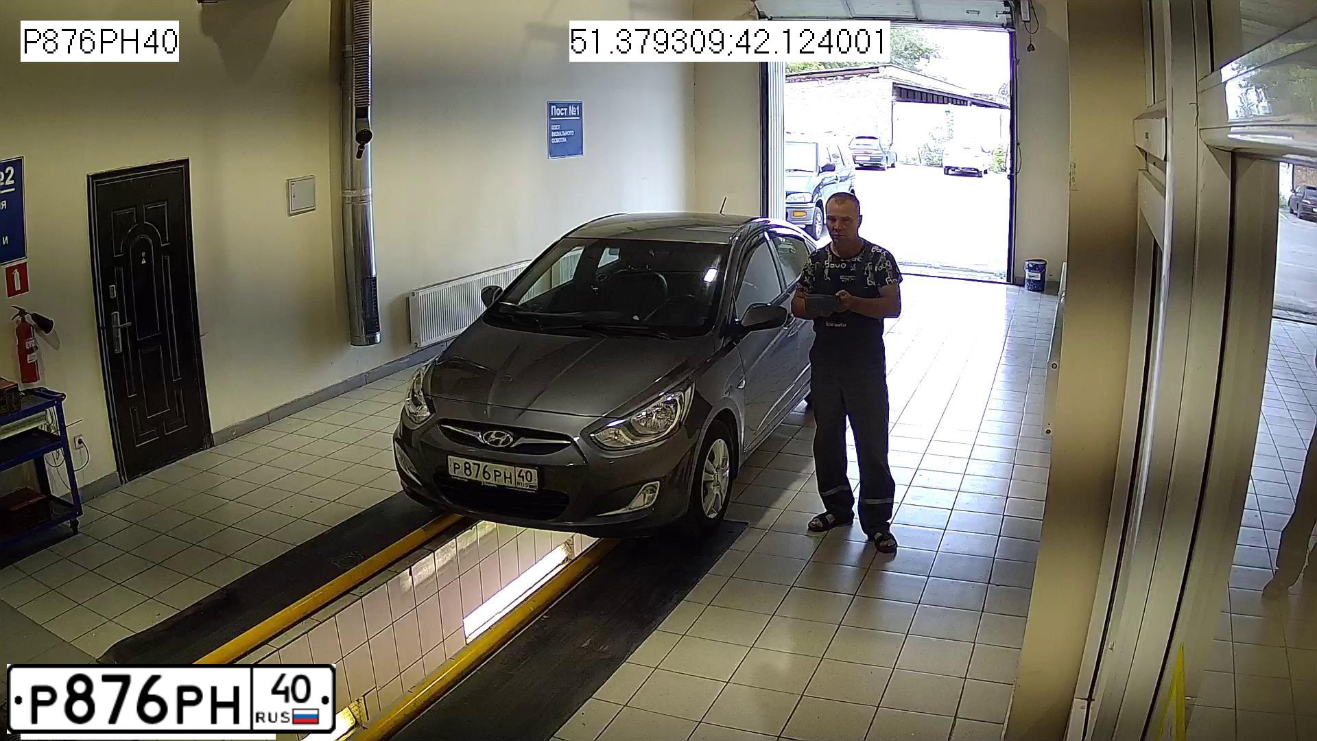 Фото автомобиля HYUNDAI SOLARIS, 2013 — госномер В177МЕ136. Цвет: ЧЕРНО-СЕРЫЙ