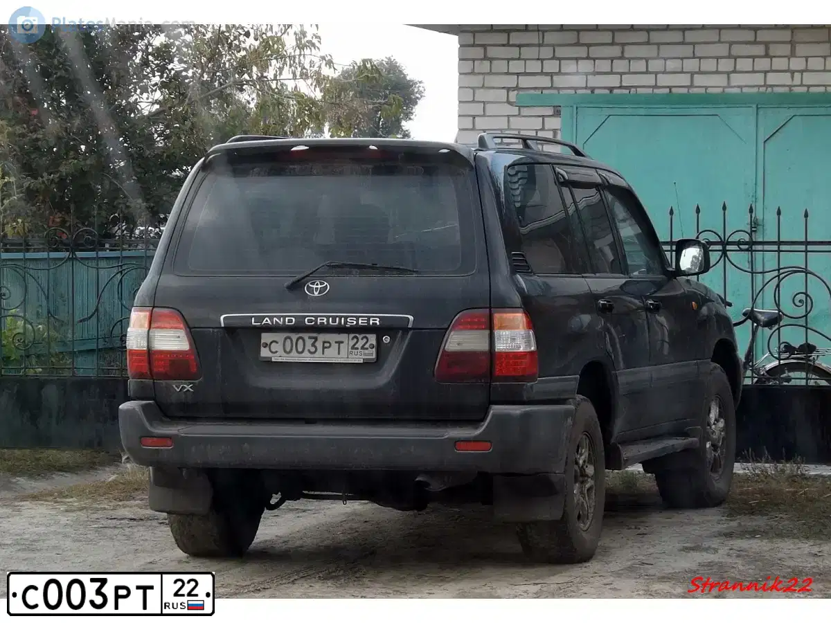 Фото автомобиля TOYOTA LAND CRUISER, 2006 — госномер М180НЕ03. Цвет: ЧЕРНЫЙ