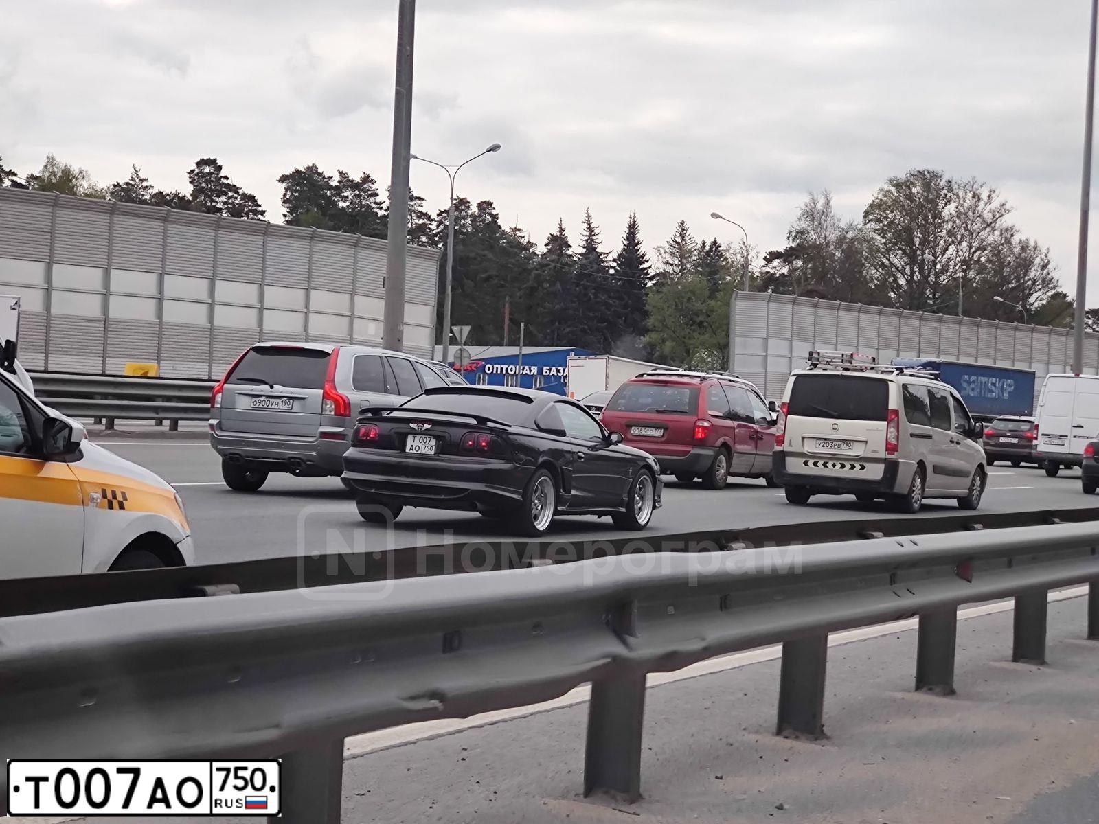 Фото автомобиля KIA RIO, 2003 — госномер У015СС790. Цвет: КРАСНЫЙ ЧЕРНЫЙ