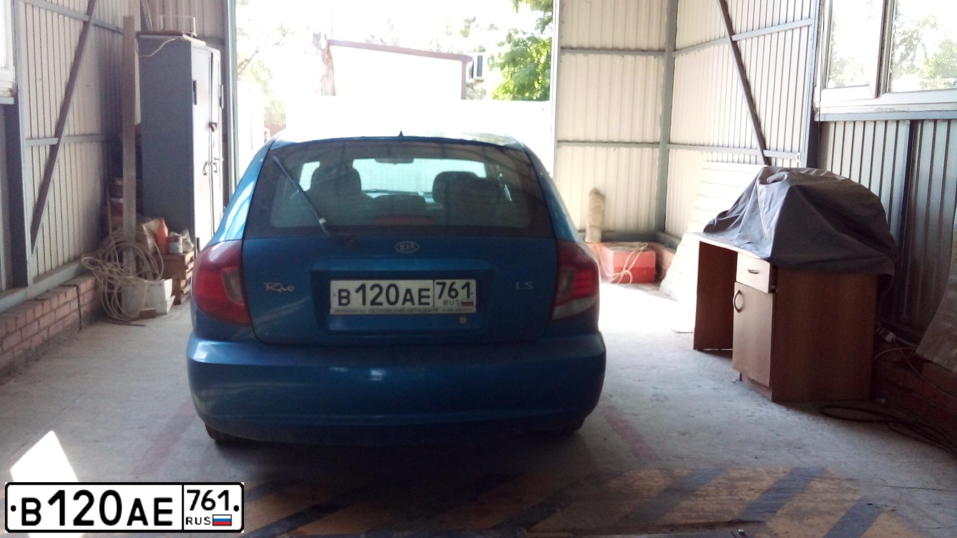 Фото автомобиля KIA RIO, 2003 — госномер В120АЕ761. Цвет: СИНИЙ