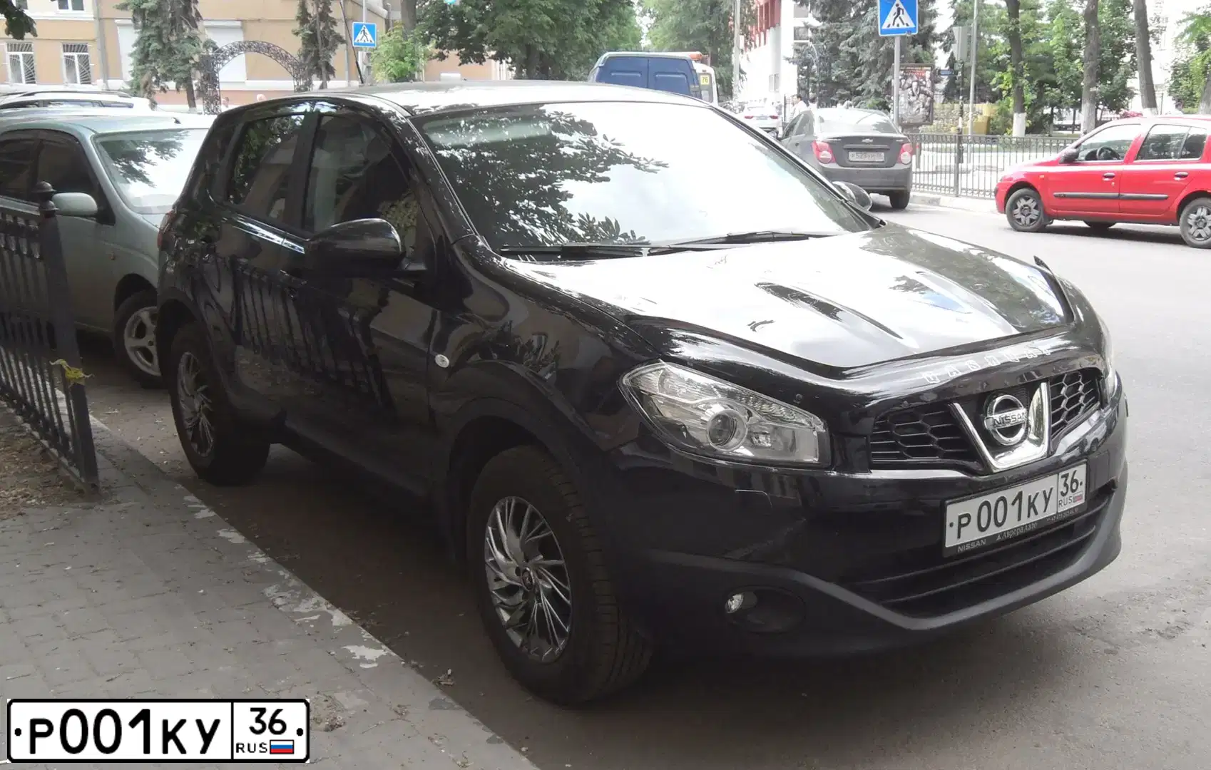 Фото автомобиля TOYOTA COROLLA, 2005 — госномер Р001КУ36. Цвет: ТЕМНО-ЗЕЛЕНЫЙ
