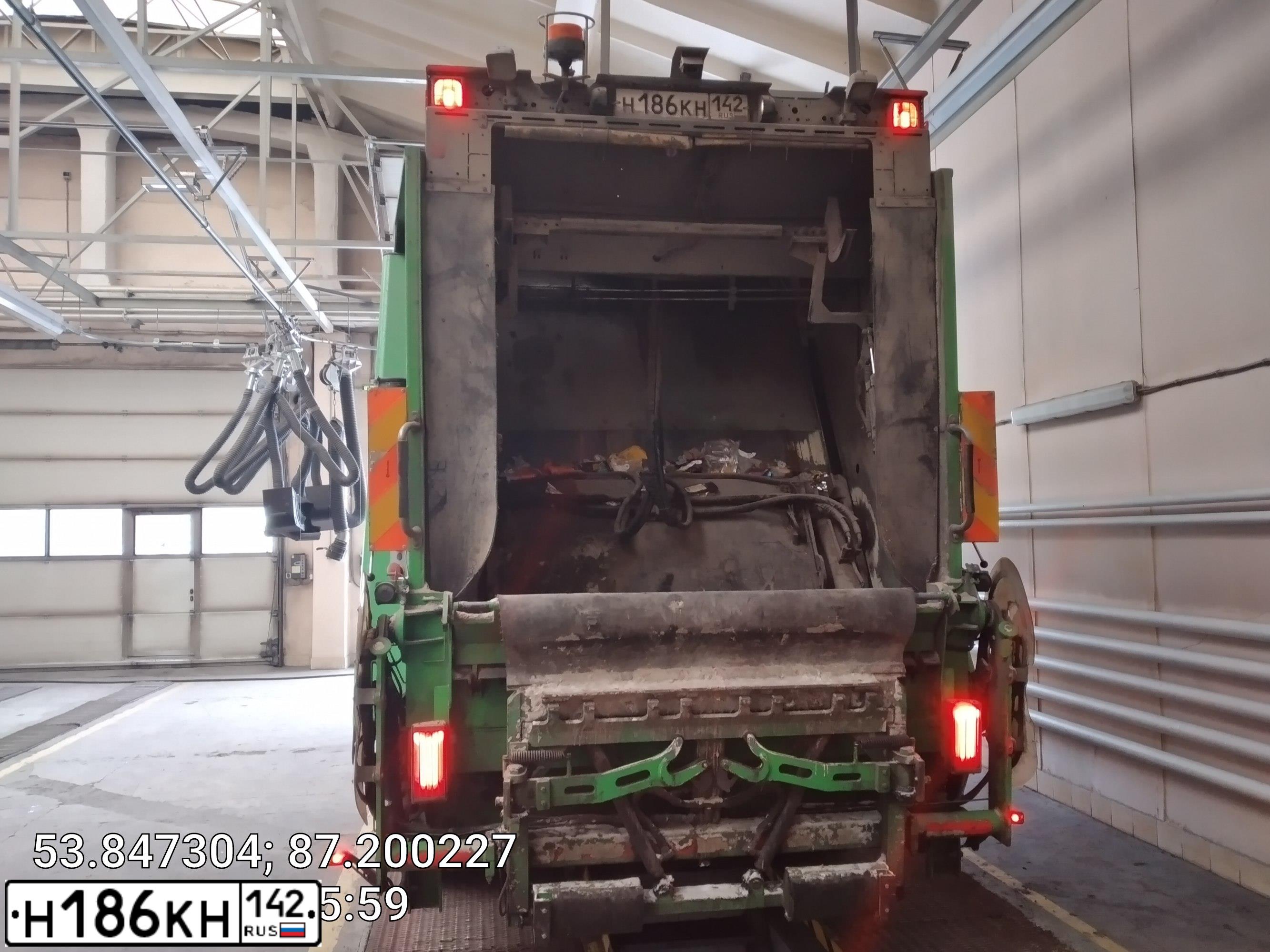 Фото автомобиля SCANIA A SERIE P 6X2, 2019 — госномер Н186КН142. Цвет: ЗЕЛЕНЫЙ