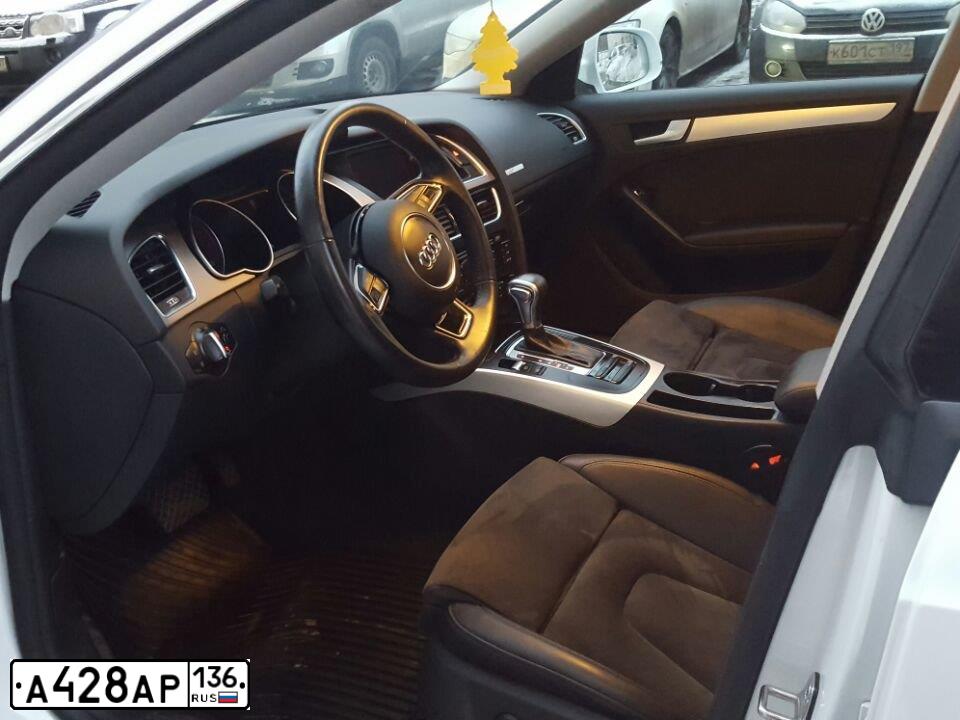 Фото автомобиля AUDI A5, 2013 — госномер Е702КХ36. Цвет: Белый