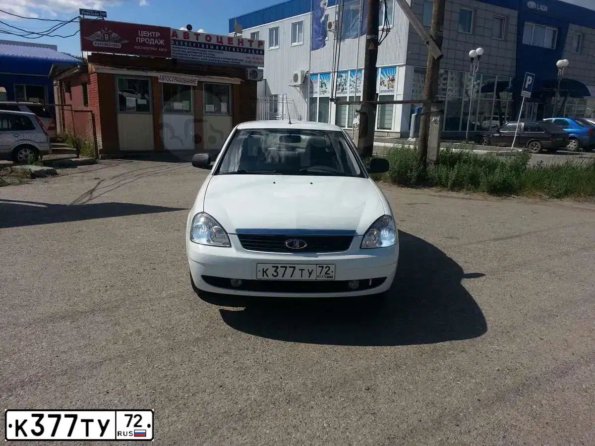 Фото автомобиля LADA 2170 PRIORA, 2010 — госномер Т054СУ55. Цвет: Белый