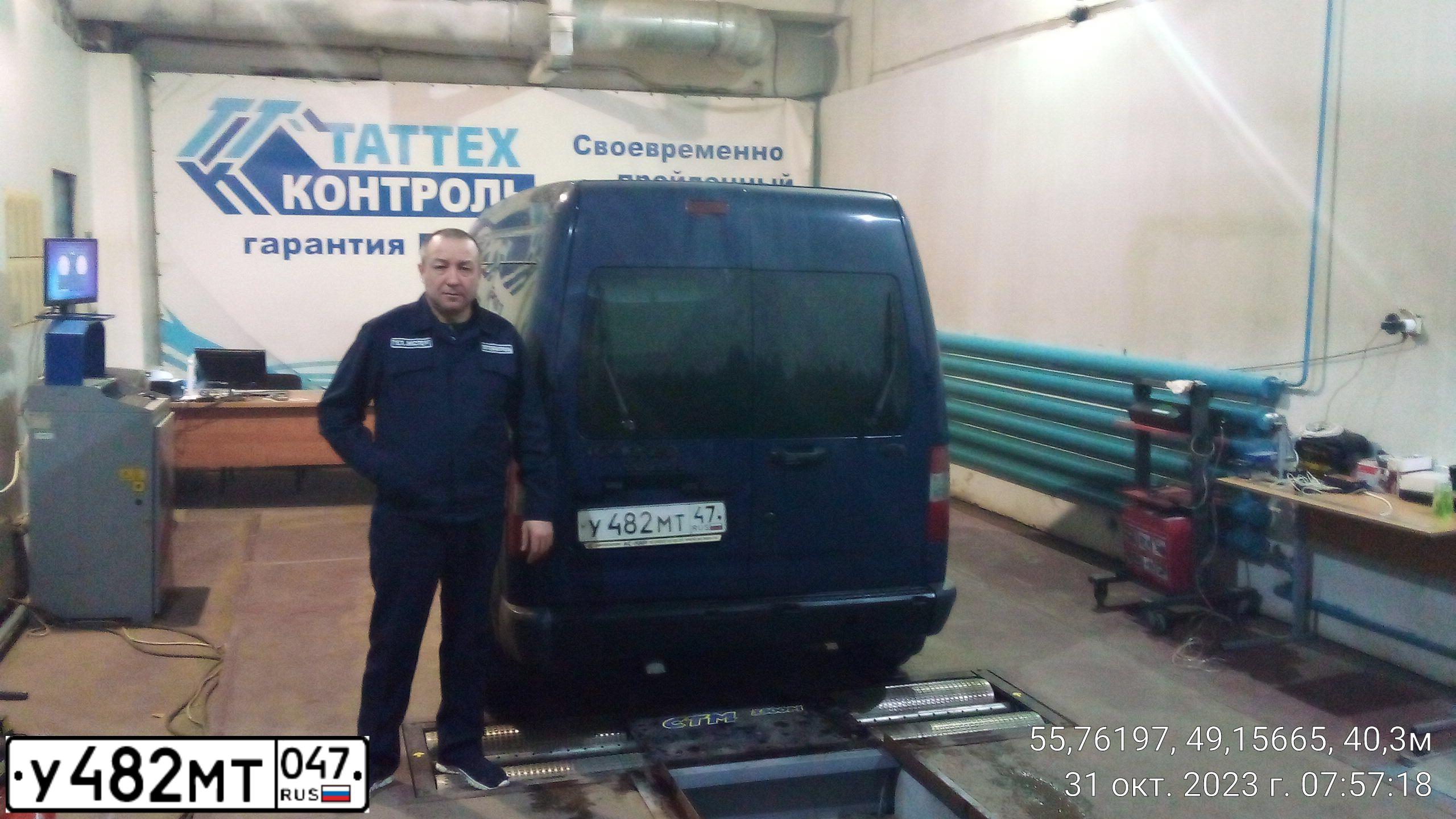 Фото автомобиля FORD TOURNEO CONNECT, 2008 — госномер У482МТ47. Цвет: ТЕМНО-СИНИЙ