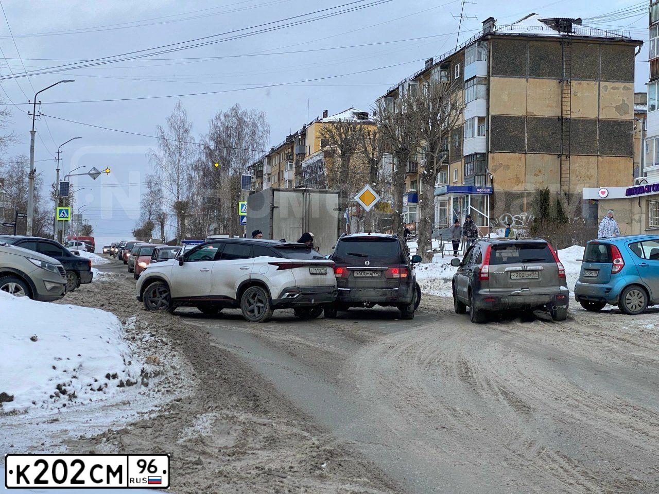 Фото автомобиля LADA 2114 SAMARA, 2008 — госномер К202СМ96. Цвет: СЕРО-ЗЕЛЕНЫЙ