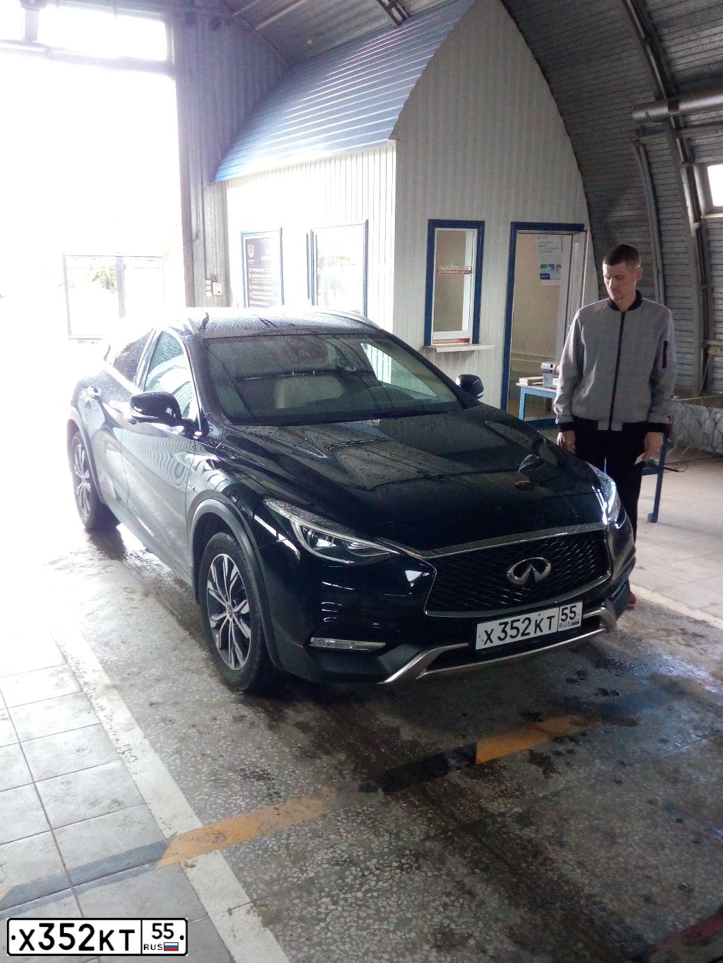 Фото автомобиля INFINITI QX30, 2016 — госномер Т323ТО55. Цвет: ЧЕРНЫЙ